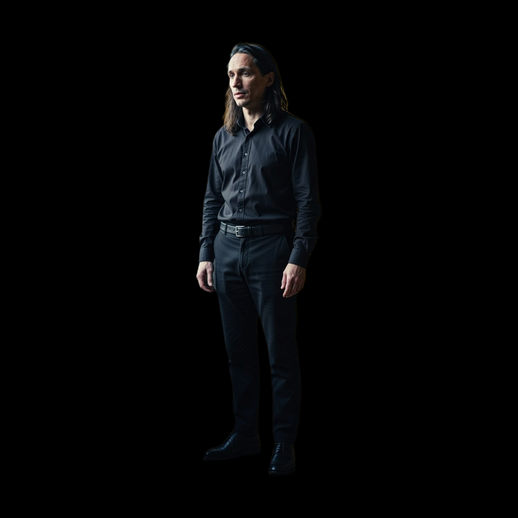 Homme élégant en noir